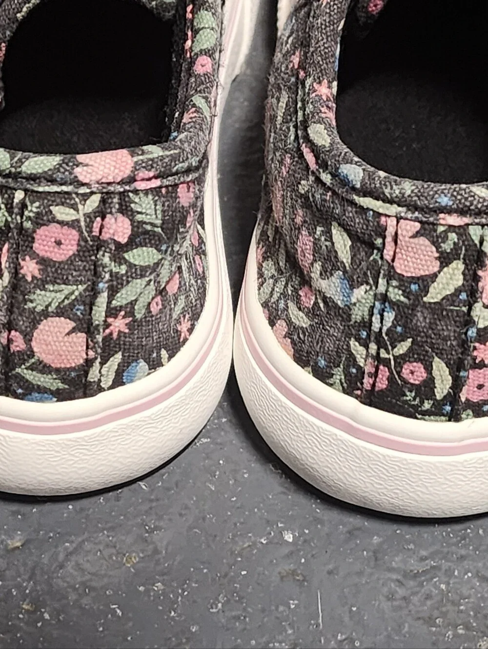 Wonder Nation Slip On Sneakers Black Floral Girls Size 9